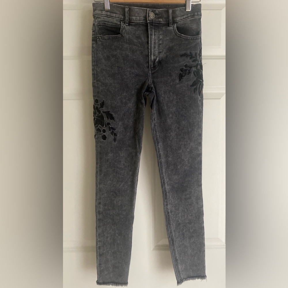 EXPRESS Floral Embroidered Jeans Ankle Legging High Rise Size 4 Grey Black